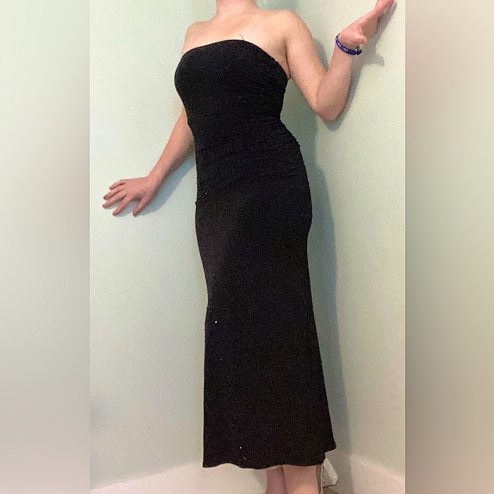 White House Black Market formal dress, perfect for many different nice events.